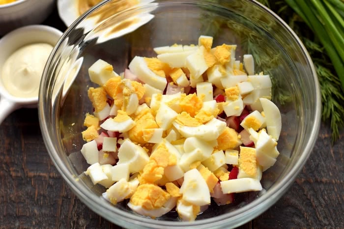 Рецепт салату весняного зі свіжих продуктів