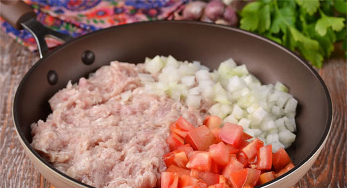 Як приготувати рулет з лаваша з фаршем