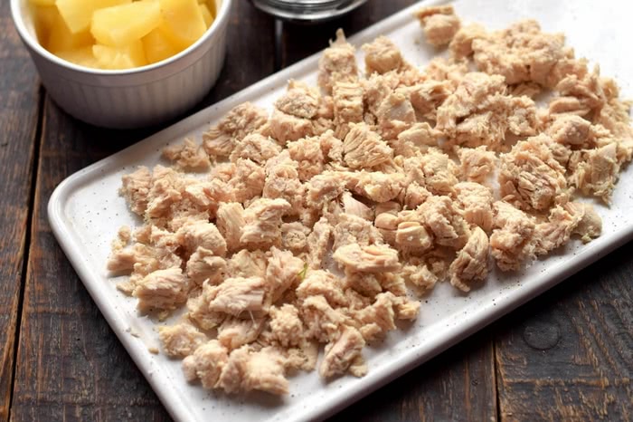 Рецепт святкового салату з куркою та ананасом