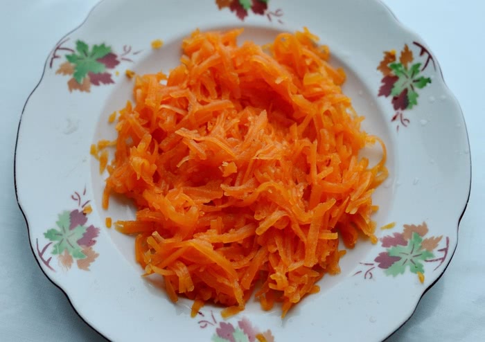 Рецепт святкового салату з куркою та ананасом