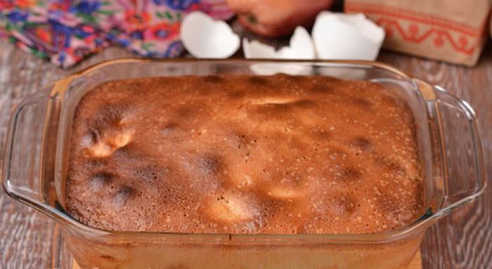 Рецепт шарлотки з яблуками в духовці