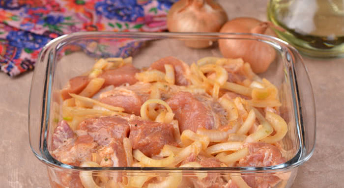 Як приготувати шашлик на шпажках в духовці