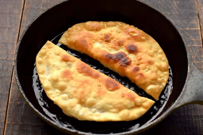 Рецепт простих чебуреків