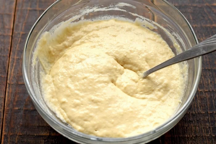 Рецепт швидких пиріжків з яйцем та зеленою цибулею