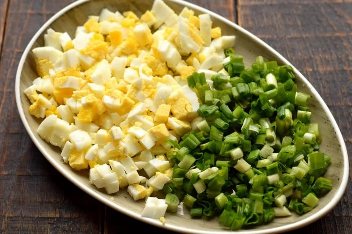 Рецепт швидких пиріжків з яйцем та зеленою цибулею