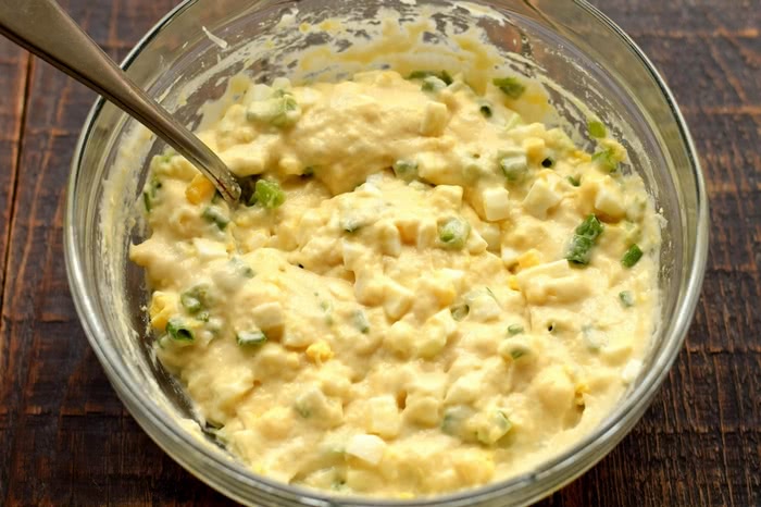 Рецепт швидких пиріжків з яйцем та зеленою цибулею