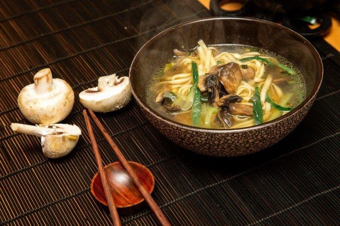 Рецепт грибного пісного супу із сочевицею