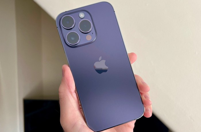 Фіолетовий колір iphone 14