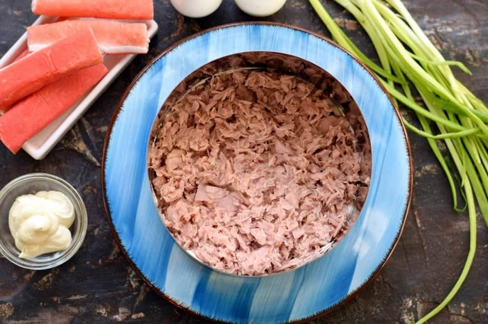 Рецепт салату Аристократ - з тунцем і крабовими паличками покроково з фото