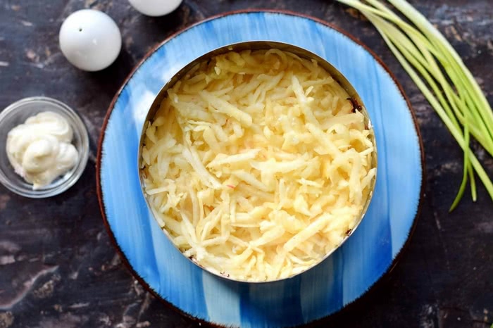 Рецепт салату Аристократ - з тунцем і крабовими паличками покроково з фото