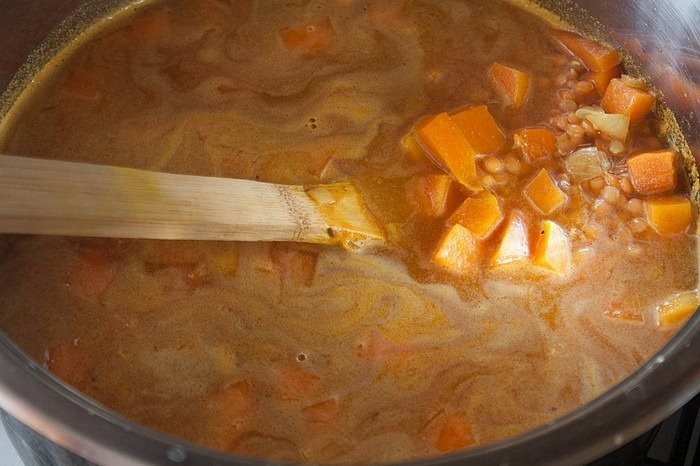 Рецепт гарбузового крем-супу з сочевицею, покроково, фото