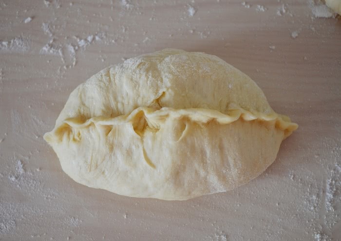 Пиріжки з цибулею та яйцем, печені в духовці, покроково, фото