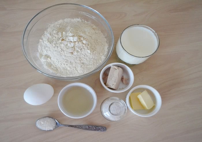 Пиріжки з цибулею та яйцем, печені в духовці, покроково, фото