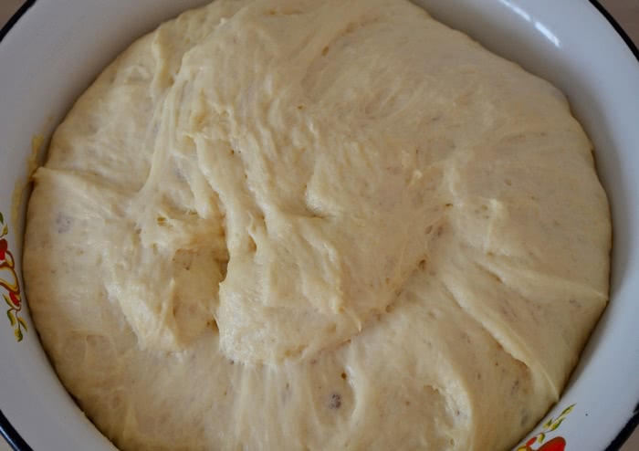 Пиріжки з цибулею та яйцем, печені в духовці, покроково, фото