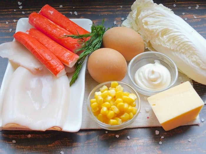 Рецепт салату з кальмарами та кукурудзою