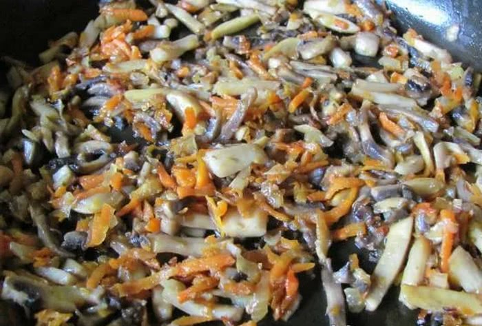 Рецепт пісного капусняка з грибами