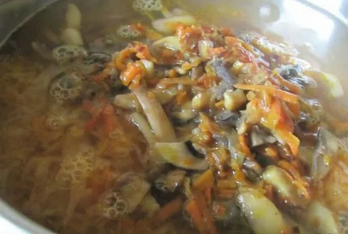 Рецепт пісного капусняка з грибами