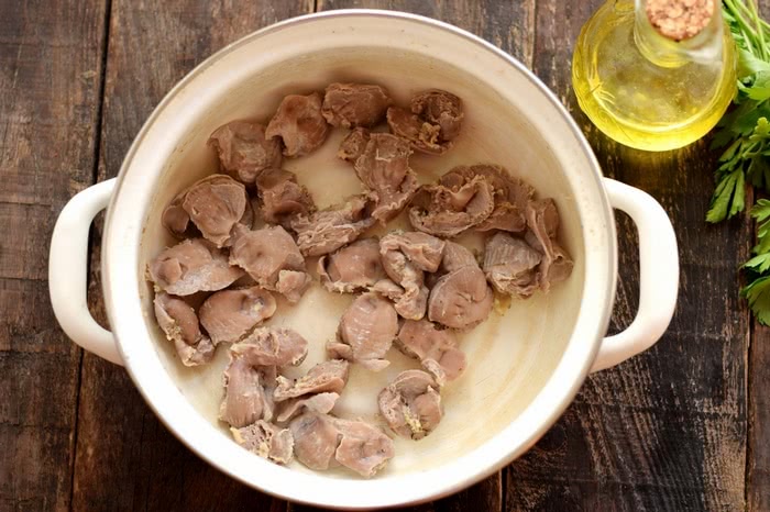 Рецепт салату з курячих шлунків