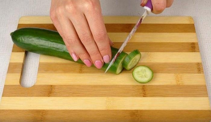 Рецепт канапок з шинкою, сиром та маслинами