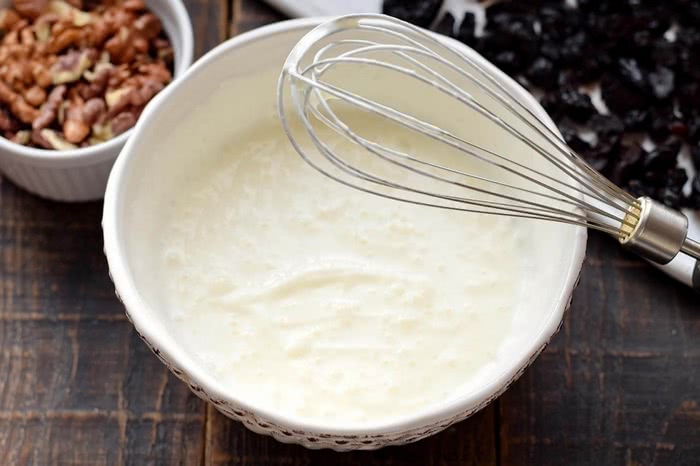 Рецепт торту з чорносливом та горіхами