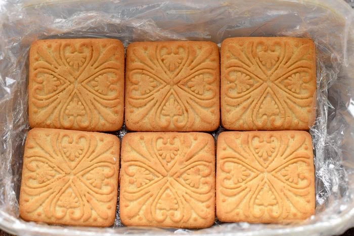 Рецепт торту з чорносливом та горіхами