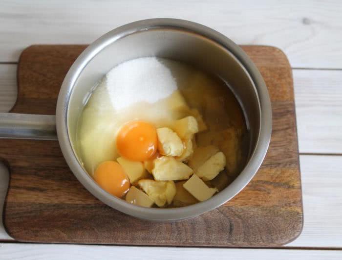 Рецепт медового торту на сковороді