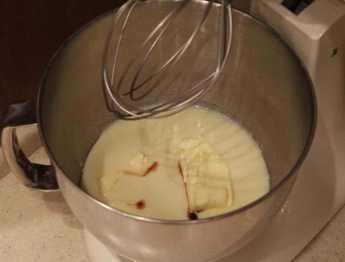 Рецепт медового торту на сковороді