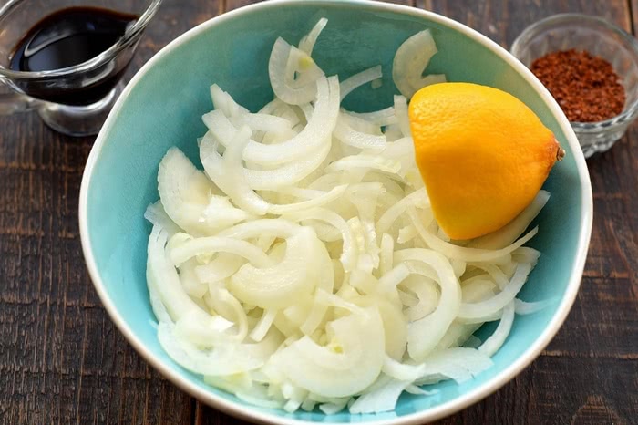 Рецепт пікантної закуски з кальмарів