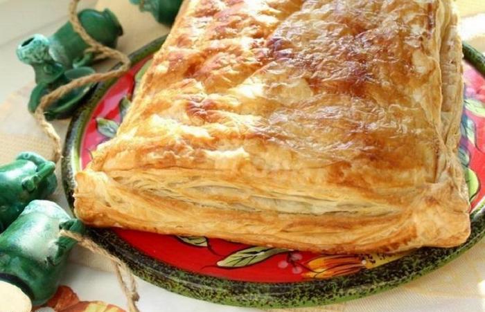 Солоний пиріг з листкового тіста
