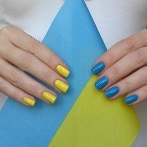 Манікюр в патріотичному стилі